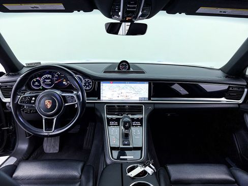 Used 2018 Porsche Panamera image 23