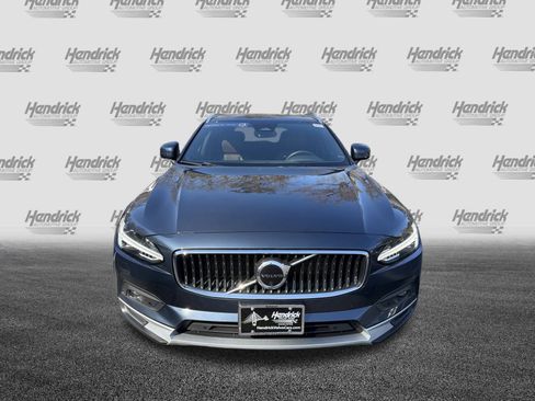 Certified 2022 Volvo V90 B6 Cross Country image 3