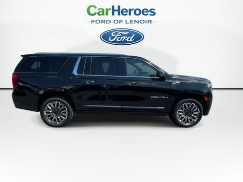 Used 2023 GMC Yukon XL Denali Ultimate AWD/4WD image 9