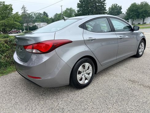 Used 2016 Hyundai Elantra SE FWD image 4