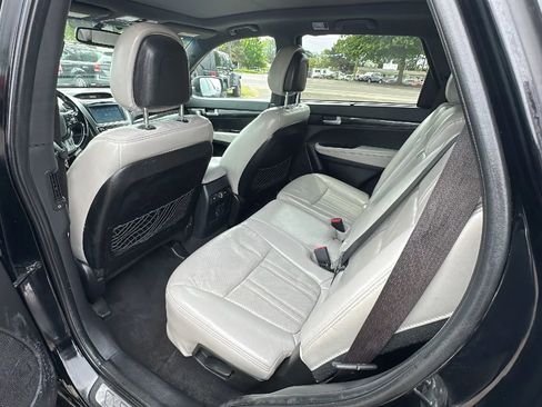 Used 2014 Kia Sorento SX w/ 3rd Row Package image 10