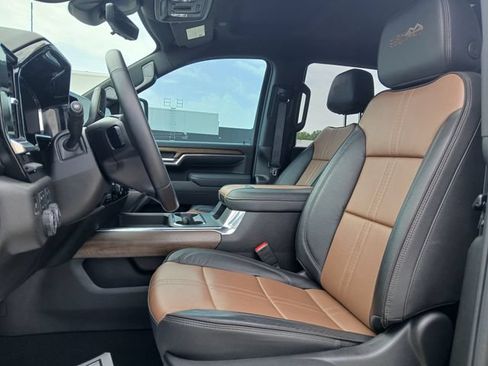 Certified 2025 Chevrolet Silverado 2500 High Country w/ Technology Package AWD/4WD image 10