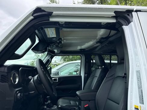 New 2026 Jeep Wrangler Unlimited Sahara AWD/4WD image 27