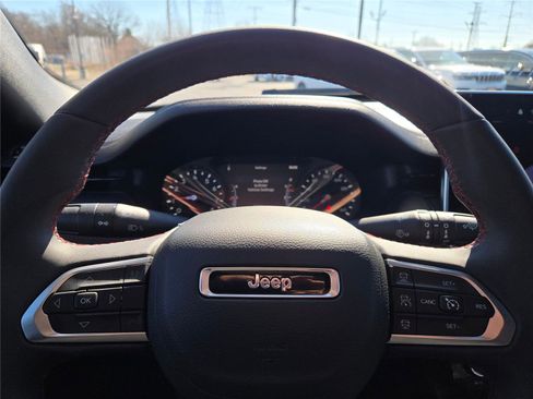 Certified 2025 Jeep Compass Trailhawk AWD/4WD image 34