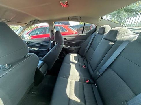 Used 2024 Nissan Altima 2.5 SV FWD image 8