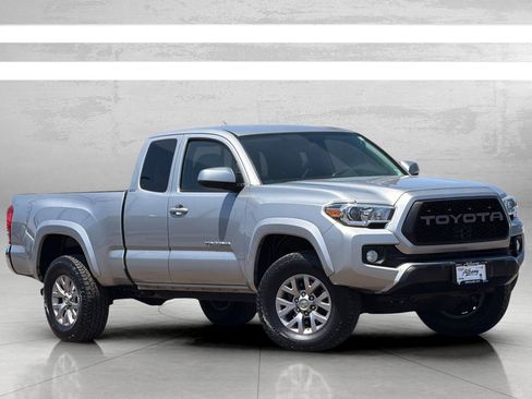 Used 2016 Toyota Tacoma SR5 RWD image 2