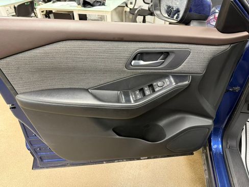 Used 2023 Nissan Rogue SV image 17