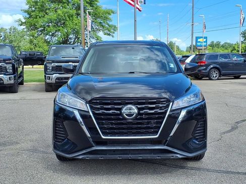 Used 2021 Nissan Kicks S FWD image 2