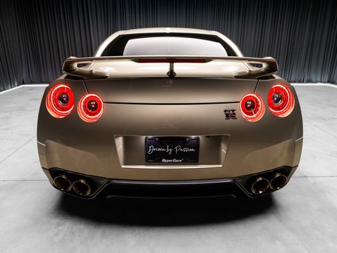 Used 2016 Nissan GT-R Premium AWD/4WD image 15