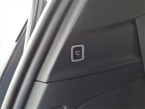 Certified 2021 Chrysler Pacifica Touring-L w/ Uconnect Theater Family Group image 9