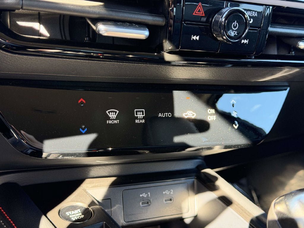 Certified 2025 Nissan Kicks SR AWD/4WD image 27