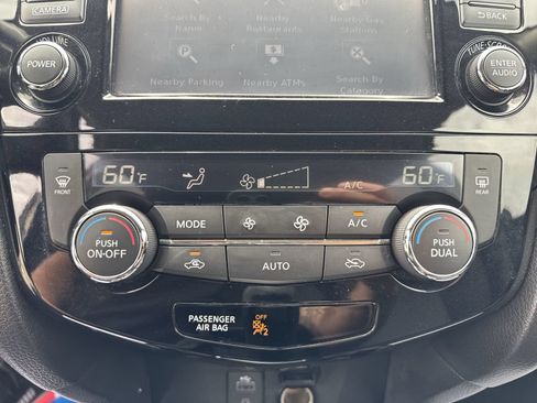 Used 2017 Nissan Rogue SV w/ SV Premium Package AWD/4WD image 16