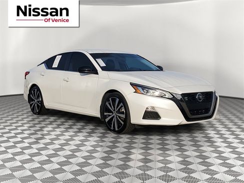 Used 2022 Nissan Altima 2.5 SR image 1