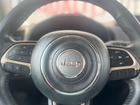 Used 2017 Jeep Renegade Latitude FWD image 44