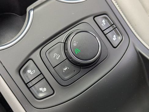 Used 2024 GMC Terrain SLT w/ Infotainment Package II FWD image 29