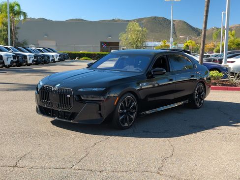 Used 2024 BMW i7 M70 w/ Executive Package image 8