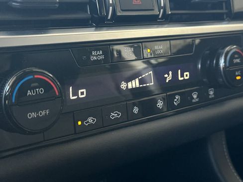 Used 2024 Nissan Pathfinder SV FWD image 21