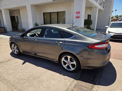 Used 2015 Ford Fusion SE w/ Equipment Group 201A FWD image 3