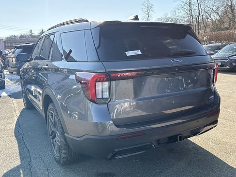 Used 2026 Ford Explorer ST-Line w/ ST-Line Street Pack image 5