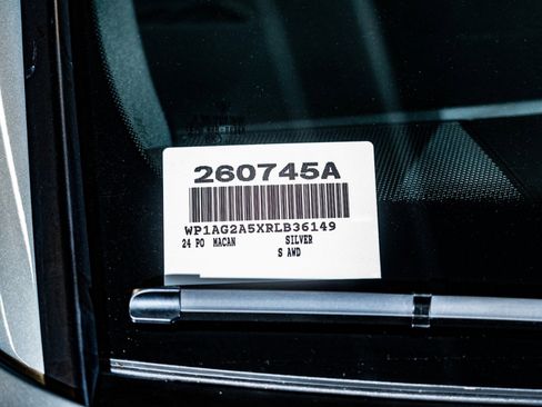 Certified 2024 Porsche Macan S AWD/4WD image 27