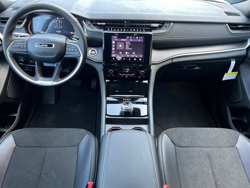 New 2025 Jeep Grand Cherokee L Altitude image 13