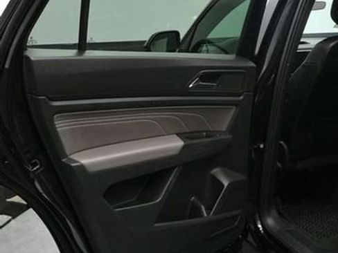 Used 2022 Volkswagen Atlas Cross Sport SE image 12