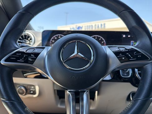 Used 2025 Mercedes-Benz GLA 250 image 10