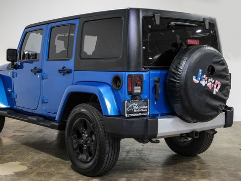 Used 2015 Jeep Wrangler Unlimited Sahara w/ Connectivity Group AWD/4WD image 13
