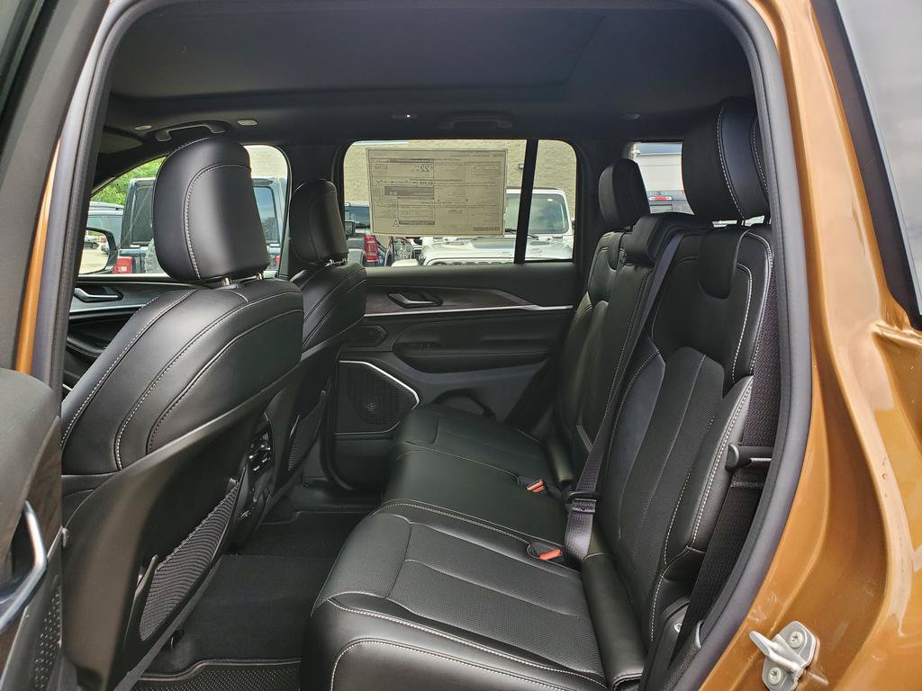 New 2026 Jeep Grand Cherokee Limited AWD/4WD image 7