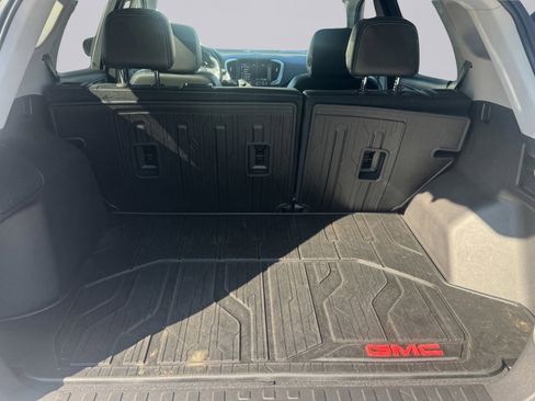 Used 2024 GMC Terrain SLT w/ Infotainment Package II image 12