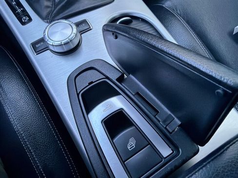 Used 2015 Mercedes-Benz SLK 250 image 24