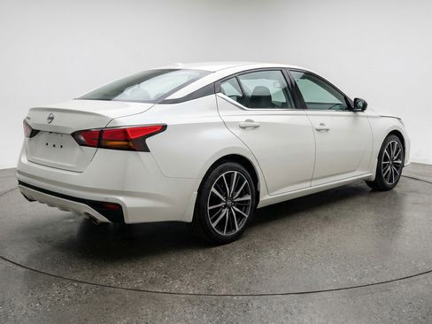 Used 2025 Nissan Altima 2.5 SV image 9