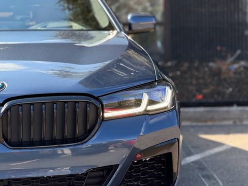 Used 2023 BMW 540i xDrive w/ M Sport Package image 5