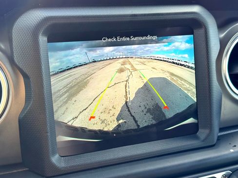 Used 2022 Jeep Wrangler Unlimited Rubicon 4xe image 34