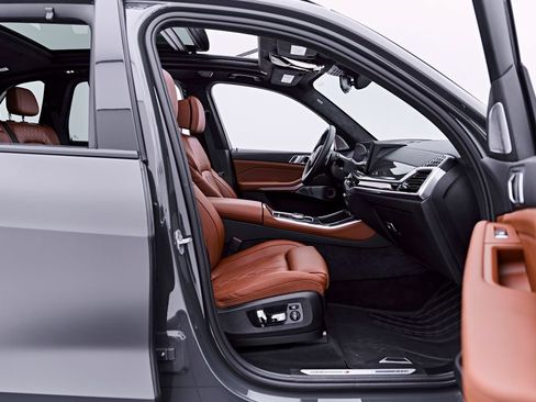 Used 2026 BMW X5 M60i AWD/4WD image 37