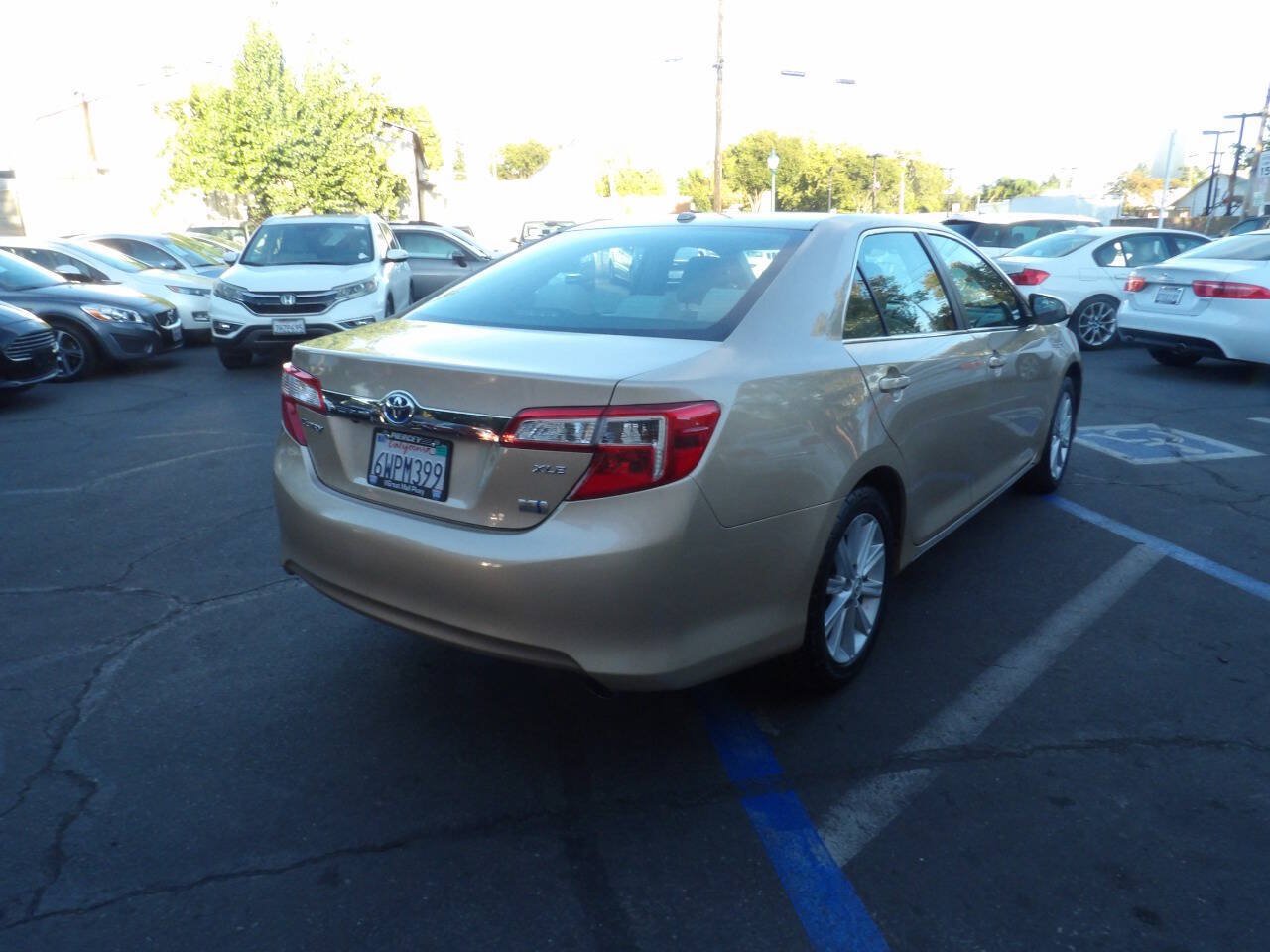 Used 2012 Toyota Camry XLE w/ Convenience Pkg FWD image 3