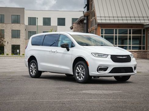 Used 2024 Chrysler Pacifica Touring-L AWD/4WD image 27