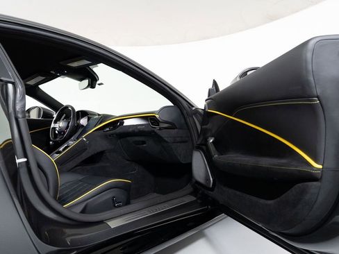 Used 2024 Ferrari Roma image 31