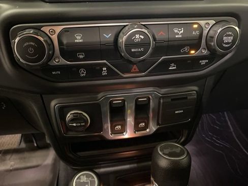 Used 2022 Jeep Wrangler Sport AWD/4WD image 13