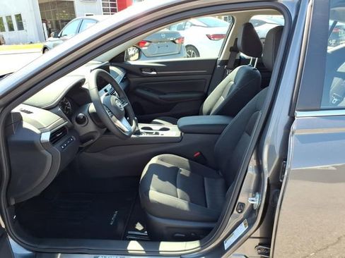 Certified 2025 Nissan Altima 2.5 SV w/ SV Premium Package FWD image 4