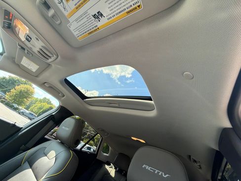 Used 2024 Chevrolet Trax ACTIV w/ Sunroof Package FWD image 21