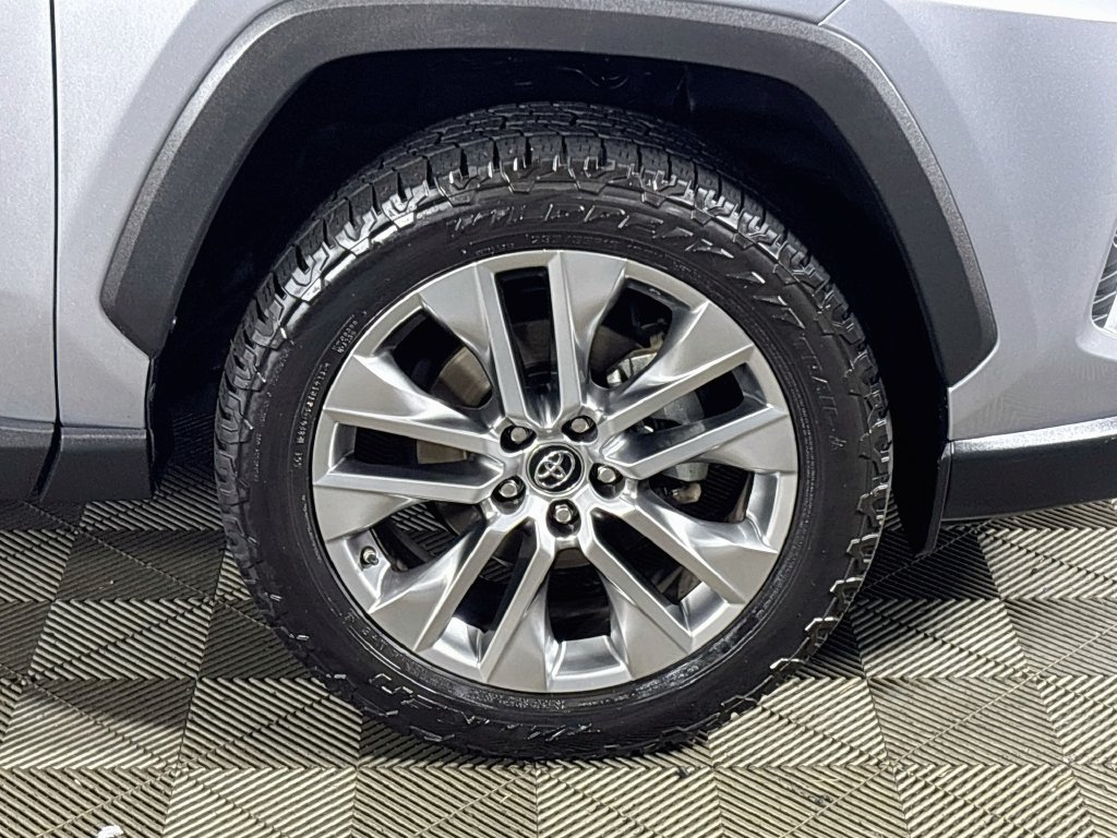 Used 2019 Toyota RAV4 Limited FWD image 24