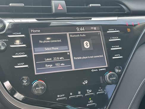 Used 2020 Toyota Camry XSE image 29