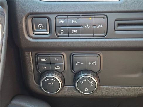 Used 2022 Chevrolet Tahoe LT w/ Luxury Package AWD/4WD image 18