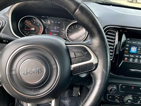 Used 2019 Jeep Compass Latitude FWD image 18