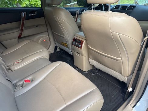 Used 2012 Toyota Highlander Limited w/ Tow Pkg AWD/4WD image 13