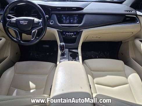 Used 2018 Cadillac XT5 FWD image 10