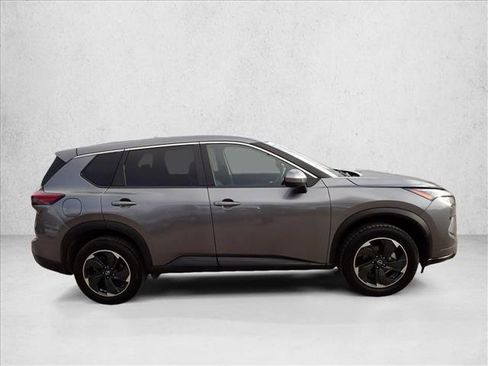 Used 2024 Nissan Rogue SV image 5