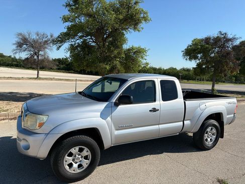 Used 2005 Toyota Tacoma PreRunner RWD image 7