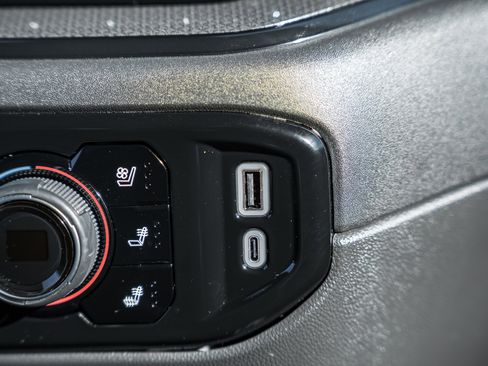 Used 2024 Chevrolet Silverado 1500 ZR2 w/ Technology Package image 33